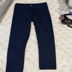 Lululemon navy capri leggings